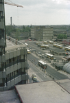 803761 Overzicht van het streekbusstation aan het Stationsplein te Utrecht, vanaf het kantoor- en winkelcentrum Hoog ...